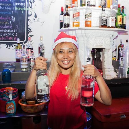 Top Banana Guesthouse & Rooftop Bar Phnom Penh Exterior photo
