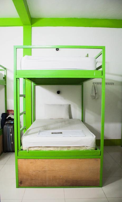 Top Banana Guesthouse & Rooftop Bar Phnom Penh Exterior photo