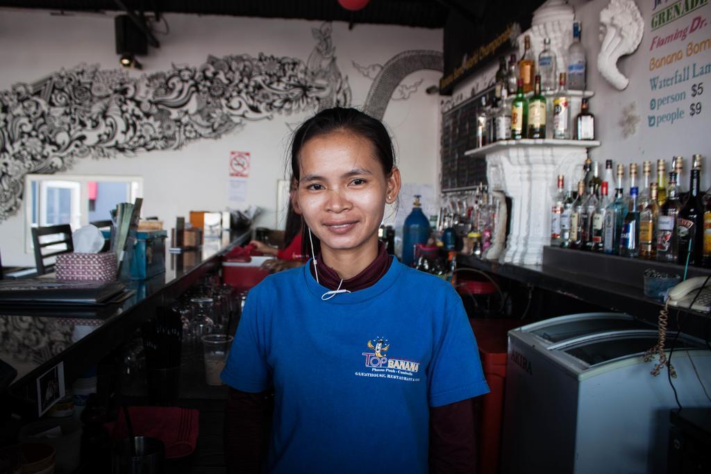 Top Banana Guesthouse & Rooftop Bar Phnom Penh Exterior photo