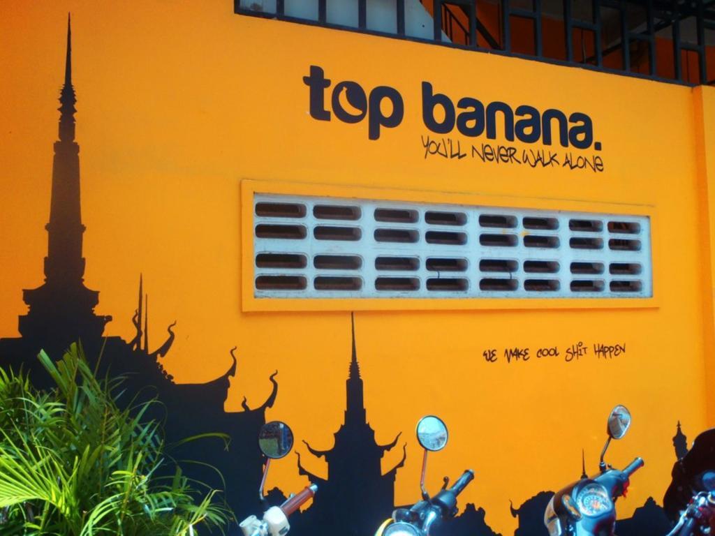 Top Banana Guesthouse & Rooftop Bar Phnom Penh Exterior photo
